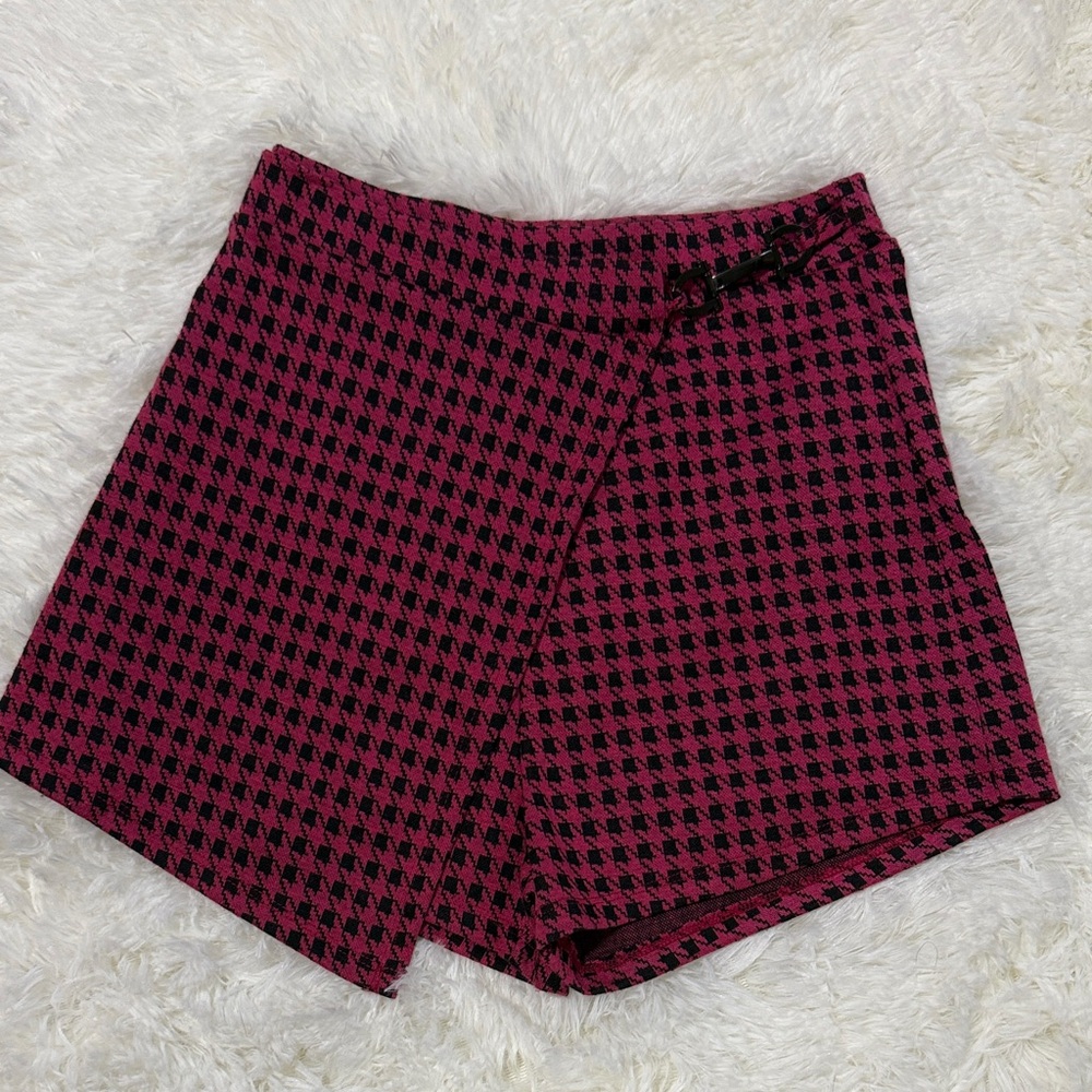 High-Rise Houndstooth Skort in Magenta and Black